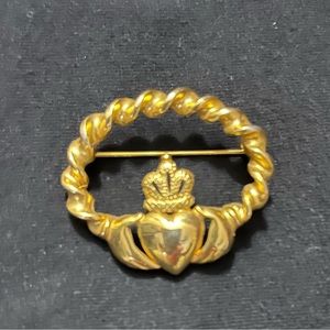 Vintage Claddagh Brooch gold tone